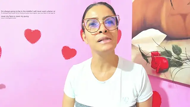 Snapshot of miss--flora chatting on February 20, 2025, 6:35 pm miss--flora online show from February 20, 2025, 6:35 pm