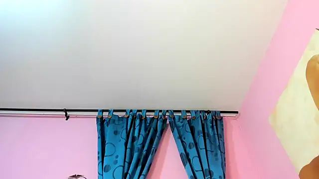 Snapshot of miss--flora chatting on November 26, 2025, 2:07 pm miss--flora online show from November 26, 2025, 2:07 pm