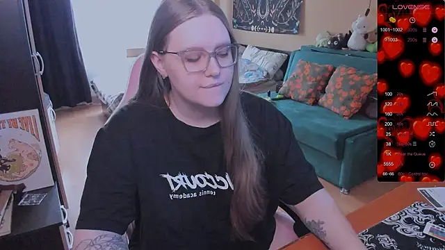 Alice Dreamgirl  online show from April 7, 2026, 10:05 am