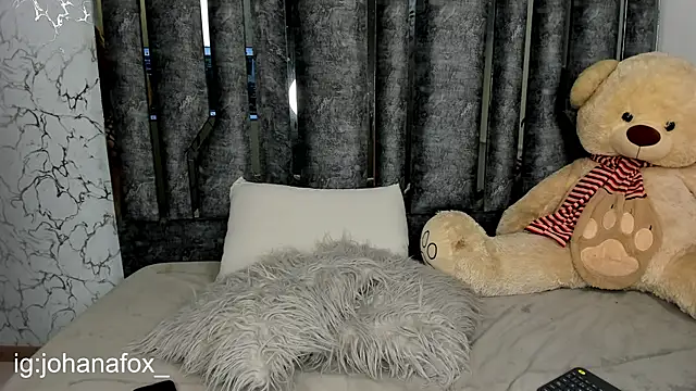 johanafox  online show from January 17, 2025, 6:04 am