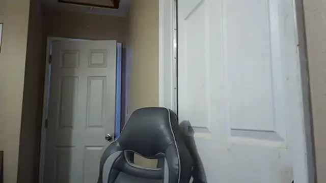 Huntzg23 online show from May 16, 2026, 10:23 am