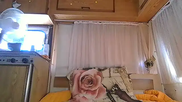 Snapshot of Eleni_Pappa chatting on August 3, 2026, 8:46 am Eleni Pappa online show from August 3, 2026, 8:46 am