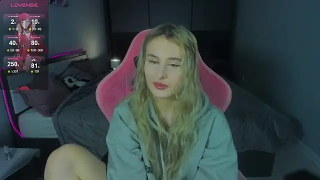 Snapshot of Molly_Toads chatting on December 20, 2024, 11:21 am Molly Toads online show from December 20, 2024, 11:21 am