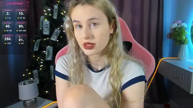 Snapshot of Molly_Toads chatting on December 30, 2024, 8:43 am Molly Toads online show from December 30, 2024, 8:43 am