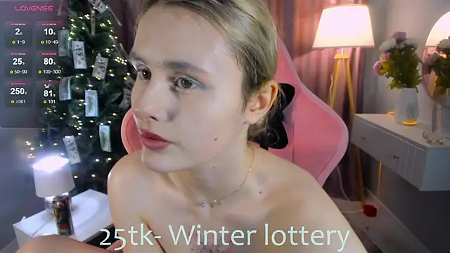 Snapshot of Molly_Toads chatting on December 31, 2024, 2:36 pm Molly Toads online show from December 31, 2024, 2:36 pm