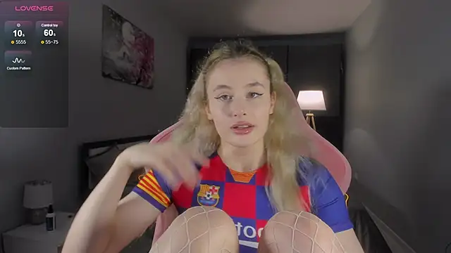 Snapshot of Molly_Toads chatting on January 19, 2025, 6:10 pm Molly Toads online show from January 19, 2025, 6:10 pm