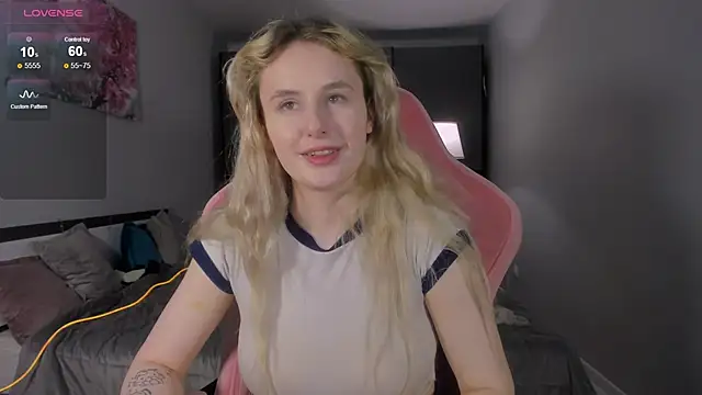 Snapshot of Molly_Toads chatting on January 21, 2025, 9:15 pm Molly Toads online show from January 21, 2025, 9:15 pm