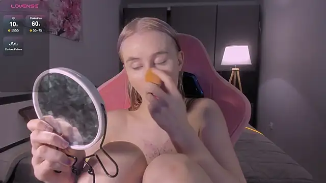 Snapshot of Molly_Toads chatting on January 23, 2025, 2:17 pm Molly Toads online show from January 23, 2025, 2:17 pm