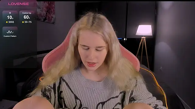 Snapshot of Molly_Toads chatting on February 3, 2025, 5:18 am Molly Toads online show from February 3, 2025, 5:18 am