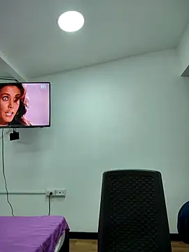 Miss balloonsmila online show from November 7, 2025, 2:11 am