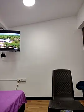 Miss balloonsmila online show from December 19, 2025, 5:53 pm