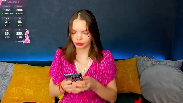 Curvy Dynamite  online show from February 12, 2025, 1:19 am