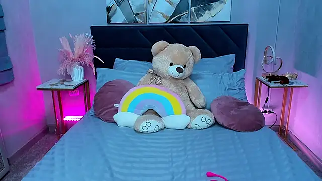 Curvy Dynamite  online show from November 18, 2025, 1:11 am