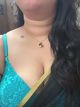 Snapshot of Akhi_Akshaya chatting on December 21, 2024, 5:58 am Akhi Akshaya online show from December 21, 2024, 5:58 am