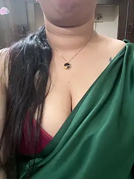 Snapshot of Akhi_Akshaya chatting on December 23, 2024, 10:32 am Akhi Akshaya online show from December 23, 2024, 10:32 am