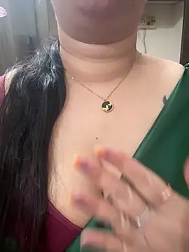 Snapshot of Akhi_Akshaya chatting on December 23, 2024, 1:56 pm Akhi Akshaya online show from December 23, 2024, 1:56 pm