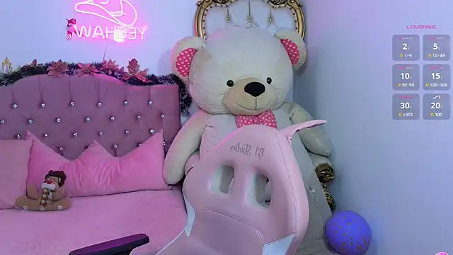 Snapshot of Emilly_tay chatting on December 29, 2024, 6:24 am Emilly tay online show from December 29, 2024, 6:24 am