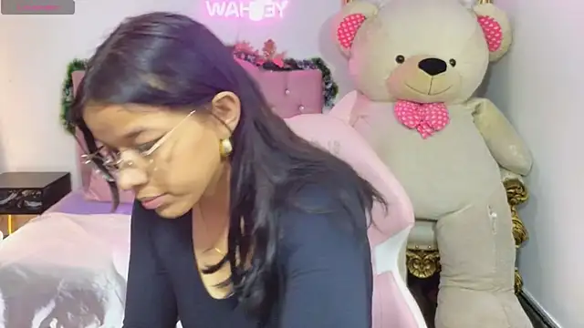 Snapshot of Emilly_tay chatting on January 4, 2025, 11:43 am Emilly tay online show from January 4, 2025, 11:43 am