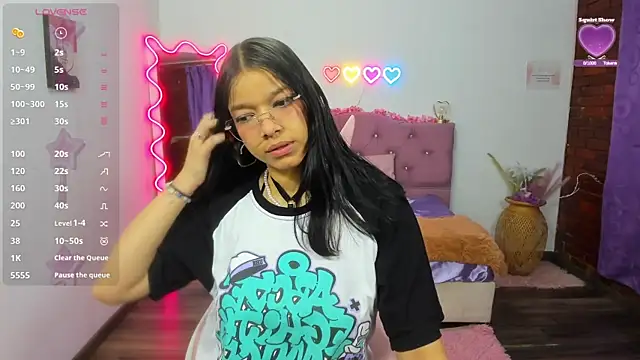 Snapshot of Emilly_tay chatting on February 14, 2025, 11:53 am Emilly tay online show from February 14, 2025, 11:53 am