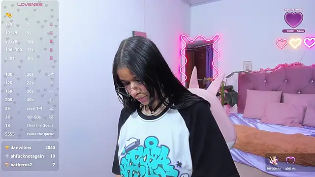 Snapshot of Emilly_tay chatting on February 14, 2025, 2:54 pm Emilly tay online show from February 14, 2025, 2:54 pm