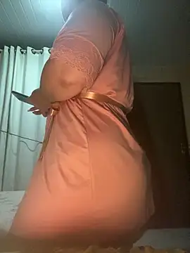 Snapshot of pAuLa_- chatting on February 21, 2025, 1:11 pm pAuLa - online show from February 21, 2025, 1:11 pm