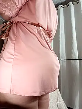 Snapshot of pAuLa_- chatting on February 25, 2025, 12:24 pm pAuLa - online show from February 25, 2025, 12:24 pm