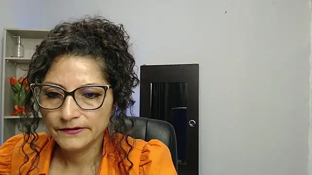 Snapshot of arianna_ros3 chatting on February 7, 2025, 6:13 pm arianna ros3 online show from February 7, 2025, 6:13 pm