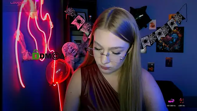 playful sophie online show from October 27, 2025, 5:28 pm