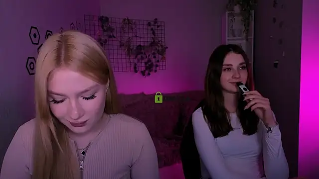 playful sophie online show from April 7, 2026, 7:47 pm