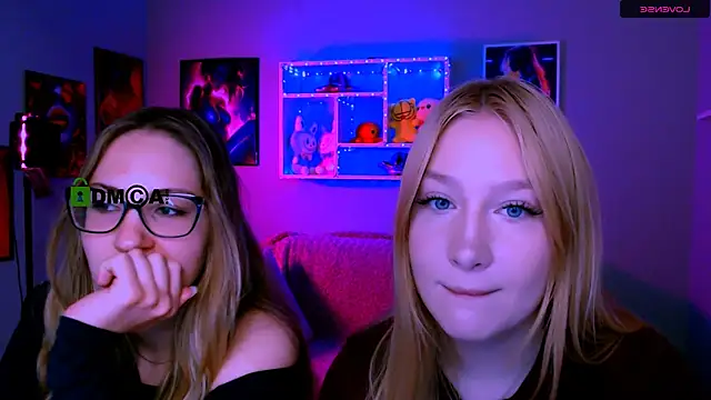 playful sophie online show from April 15, 2026, 7:32 pm