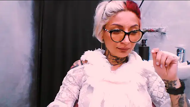 Snapshot of Lucky_Deniz chatting on November 22, 2025, 11:31 am Lucky Deniz online show from November 22, 2025, 11:31 am