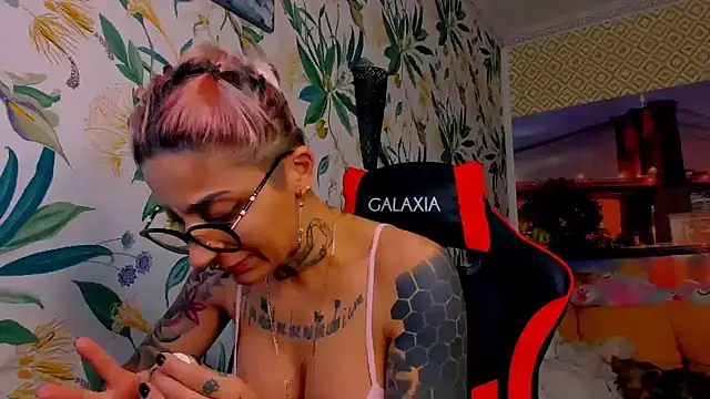 Snapshot of Lucky_Deniz chatting on December 15, 2025, 9:08 pm Lucky Deniz online show from December 15, 2025, 9:08 pm