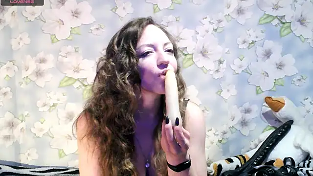 Snapshot of KattyLuuu chatting on February 3, 2025, 12:04 am KattyLuuu online show from February 3, 2025, 12:04 am