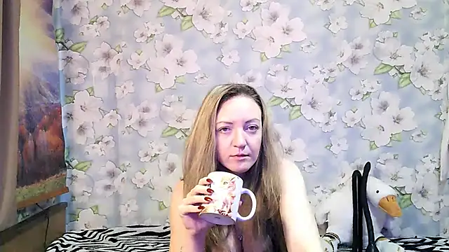 Snapshot of KattyLuuu chatting on October 5, 2025, 9:40 am KattyLuuu online show from October 5, 2025, 9:40 am