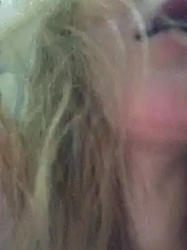 Snapshot of KattyLuuu chatting on November 29, 2025, 8:45 pm KattyLuuu online show from November 29, 2025, 8:45 pm