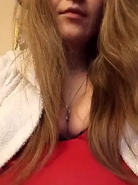 Snapshot of KattyLuuu chatting on February 16, 2026, 7:43 pm KattyLuuu online show from February 16, 2026, 7:43 pm