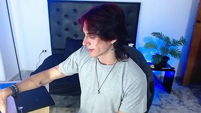 andreey50 online show from December 3, 2025, 8:51 pm