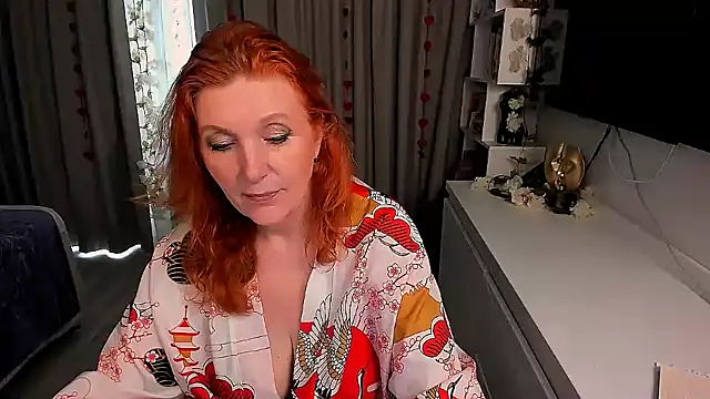 Snapshot of Fire-Fox-One chatting on October 7, 2025, 8:33 am Fire-Fox-One online show from October 7, 2025, 8:33 am