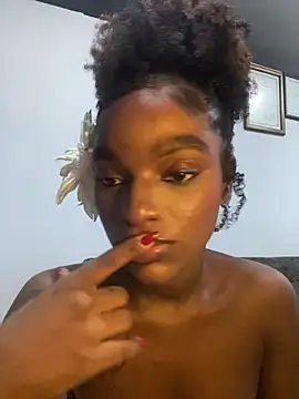 Snapshot of Zizi-campbel chatting on February 13, 2025, 11:17 am Zizi-campbel online show from February 13, 2025, 11:17 am