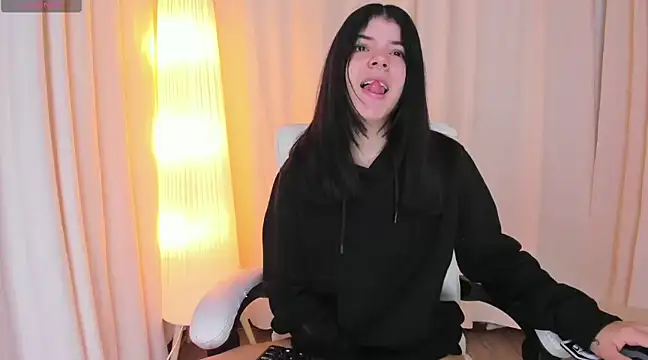 Maddy bennet online show from March 12, 2025, 5:02 am