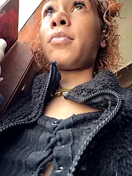 carmelbbyx22 online show from May 12, 2026, 6:27 pm