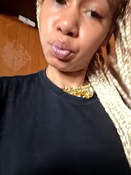 carmelbbyx22 online show from May 17, 2026, 2:46 pm