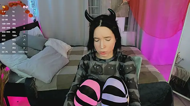 lilithlunna online show from October 24, 2025, 12:56 pm