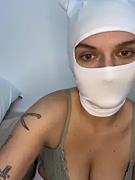 Nikki Hoee online show from October 20, 2025, 4:18 pm