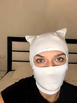 Nikki Hoee online show from November 2, 2025, 9:50 pm