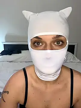 Nikki Hoee online show from November 13, 2025, 9:58 pm