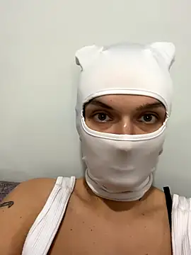 Nikki Hoee online show from November 21, 2025, 7:45 pm