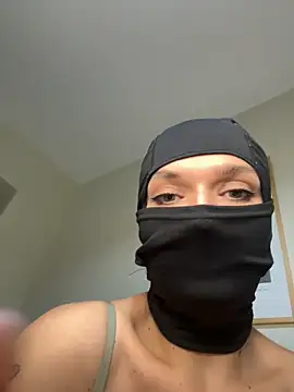 Nikki Hoee online show from December 16, 2025, 9:09 pm