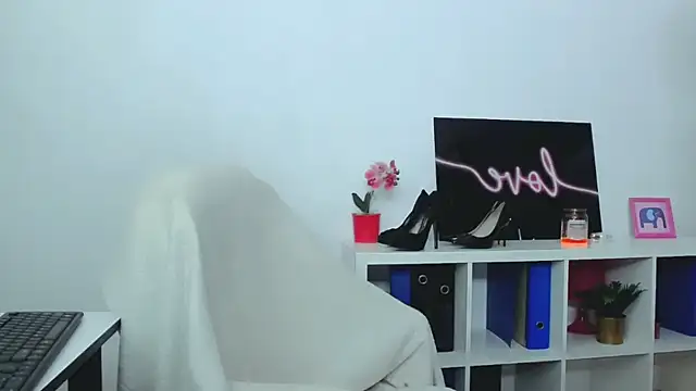 Lia Benini online show from January 29, 2025, 7:32 pm