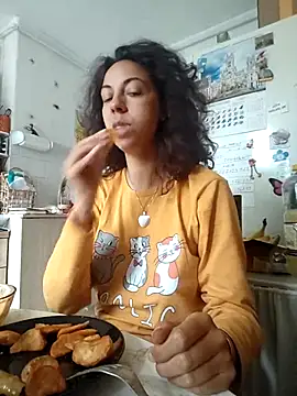 Snapshot of naughty69curls chatting on October 1, 2025, 12:33 pm naughty69curls online show from October 1, 2025, 12:33 pm